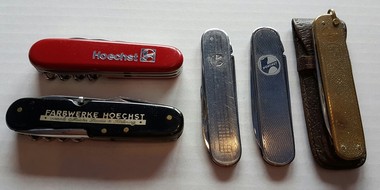 Taschenmesser (Werbegeschenke?) aus unterschiedlichen Jahrzehnten aus der Sammlung. Foto: Udo Koch